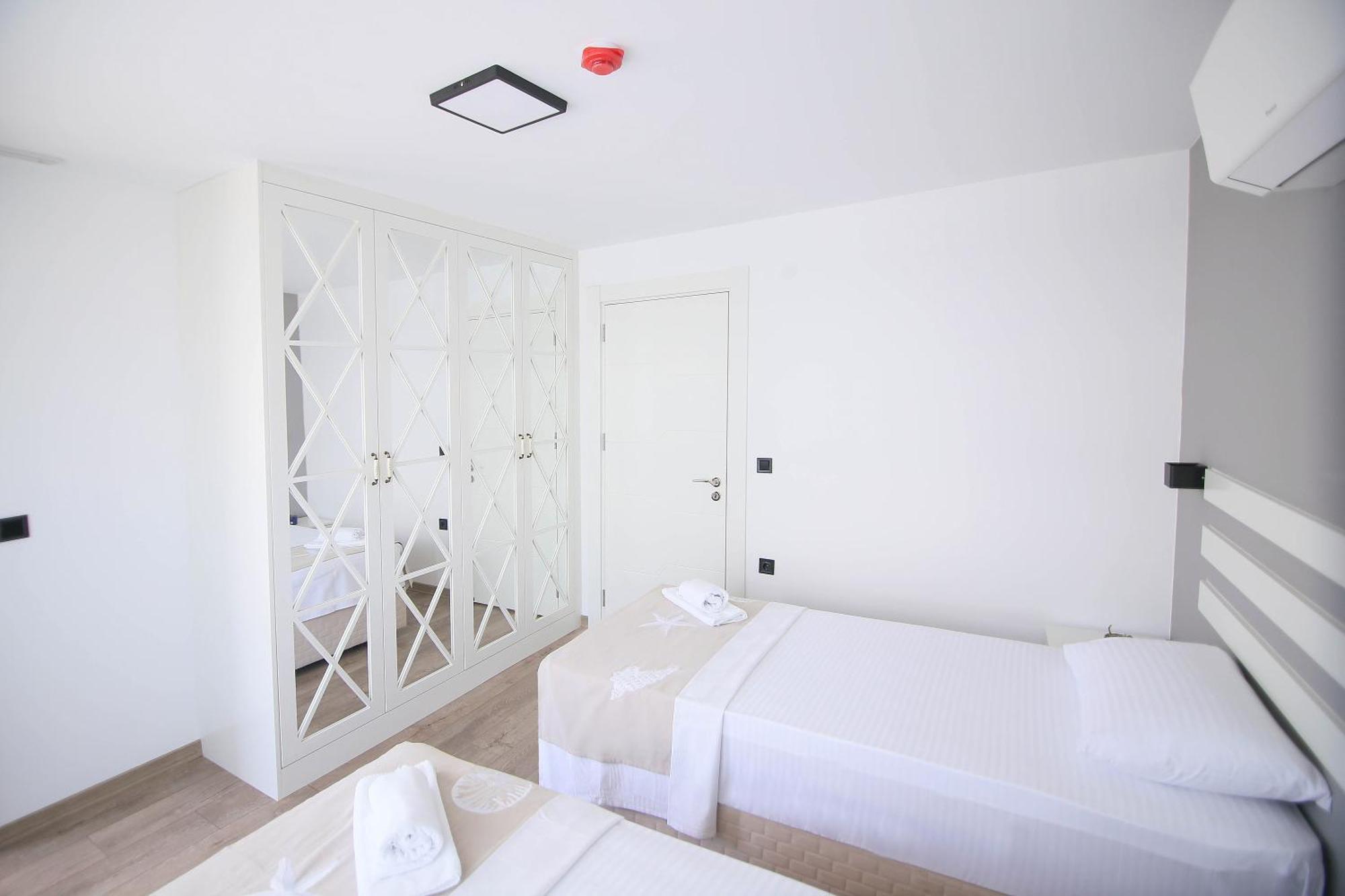 Krem Marin Otel Cesme Exterior photo
